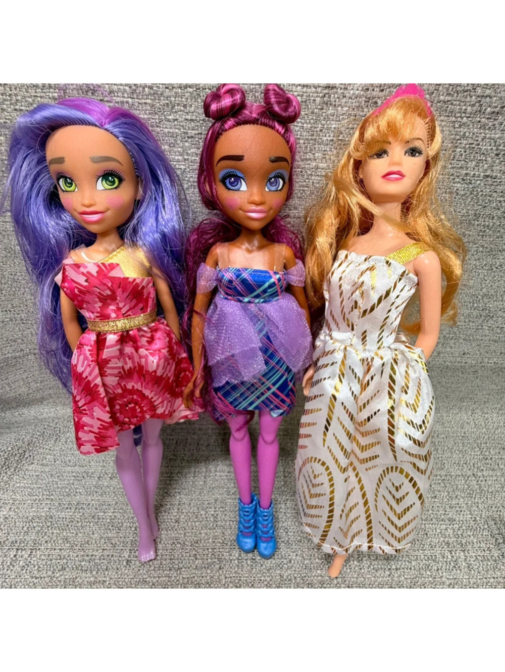 Hairdorables Hairmazing Dolls Lot of 3 Fashion Dolls 2 Hairdorables + 1 Other